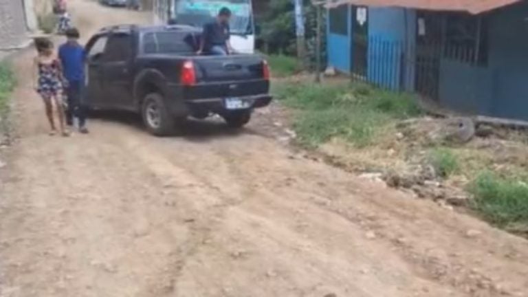 Transportistas se toman calle en colonia José Ángel Ulloa