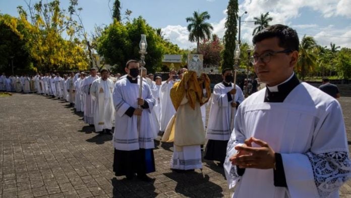 Nicaragua excarcela sacerdotes