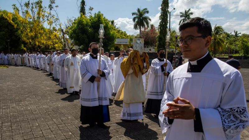 Nicaragua excarcela sacerdotes