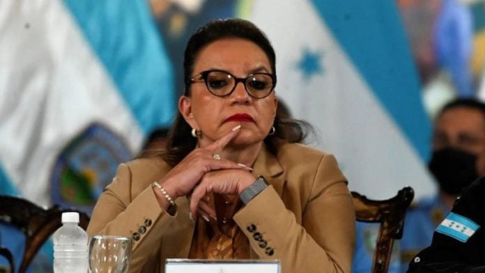 Xiomara Castro cae aprobación