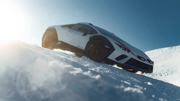 Lamborghini Huracán Sterrato en nieve