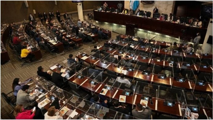 Convocan a jefes de bancadas hoy martes