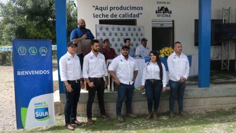 Lacthosa inaugura centro de recolección de leche