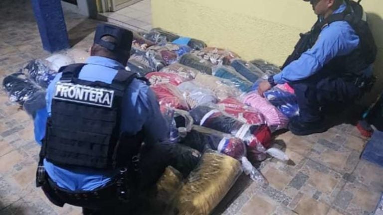 Policía decomisa mercadería