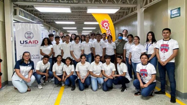 Estudiantes visita a CETECO