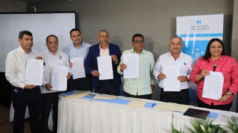 Alcaldía y Aguas de Puerto Cortés firman acuerdo con SAG
