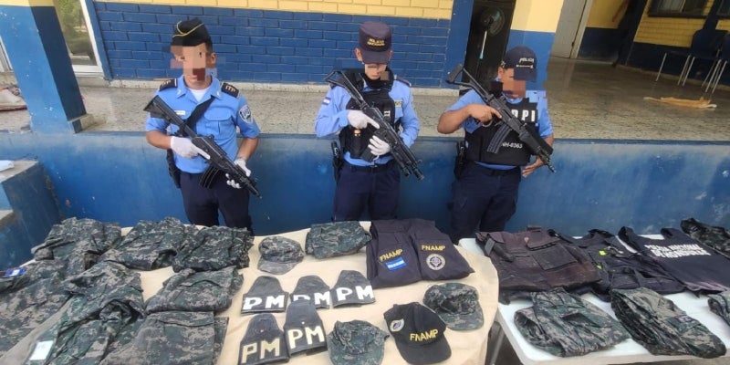 Decomisan indumentaria militar en Chamelecón