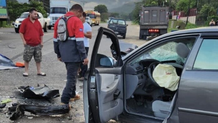 Cuatro personas heridas en carretera a Tela