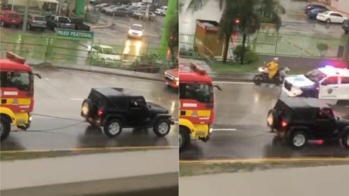 Carro remolca camión bomberos