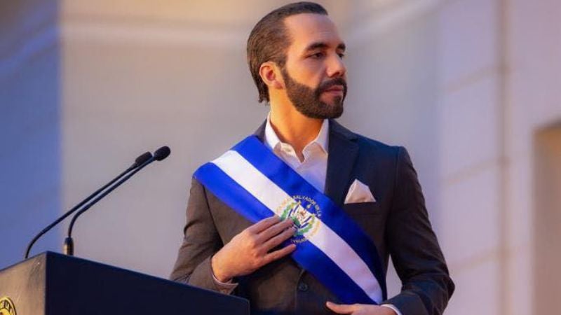 Bukele celebra inscripción candidatura