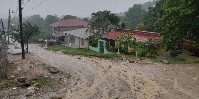 Fuertes lluvias mantienen inundadas varias calles de Villanueva, Cortés 