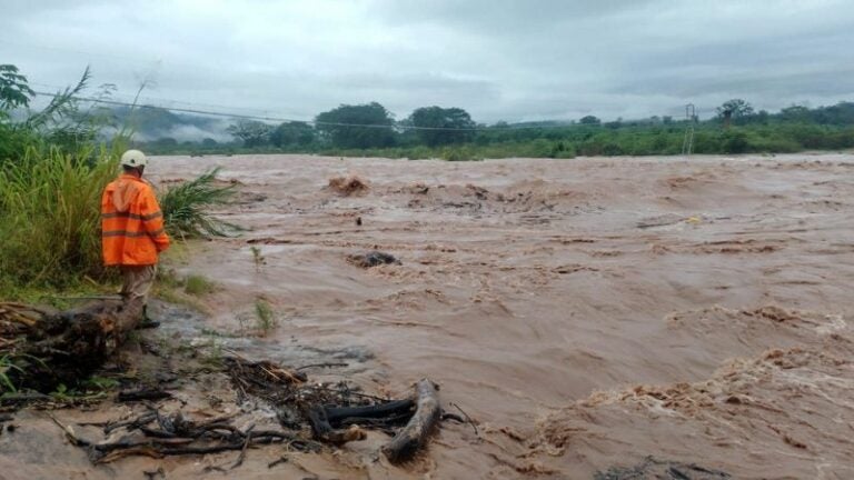 Se desborda el río Ulúa en Santa Bárbara