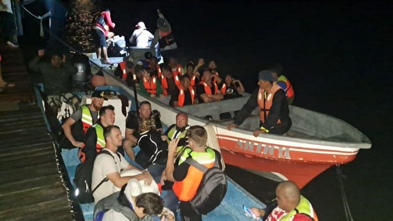 Rescate de náufragos en Barra de Caratasca