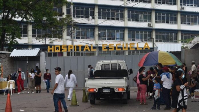 familiares de pacientes en el Hospital Escuela