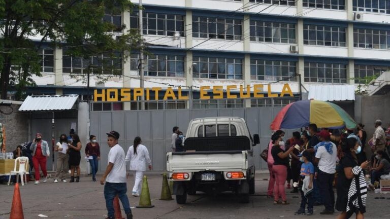 familiares de pacientes en el Hospital Escuela