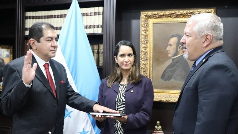 Designan embajador de Honduras en Bélgica.