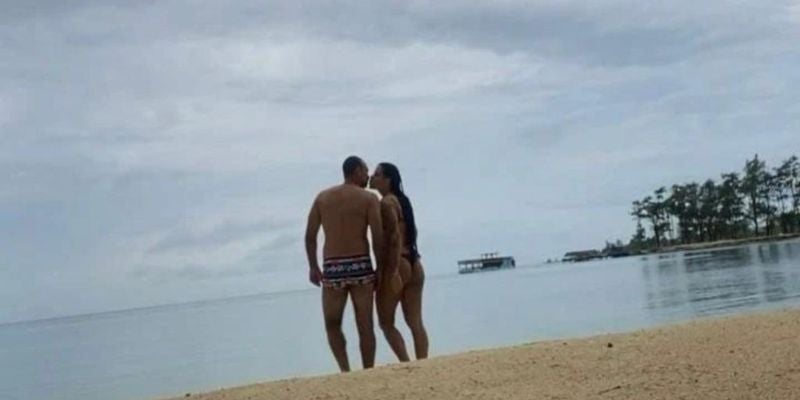 Fabio de Souza propone matrimonio en las paradisiacas playas de Roatán