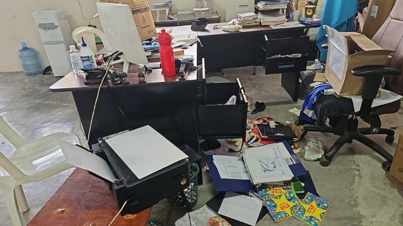 Ladrón roba computadoras en escuela de Islas de La Bahía