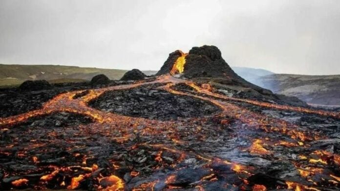 Erupción volcánica en Indonesia