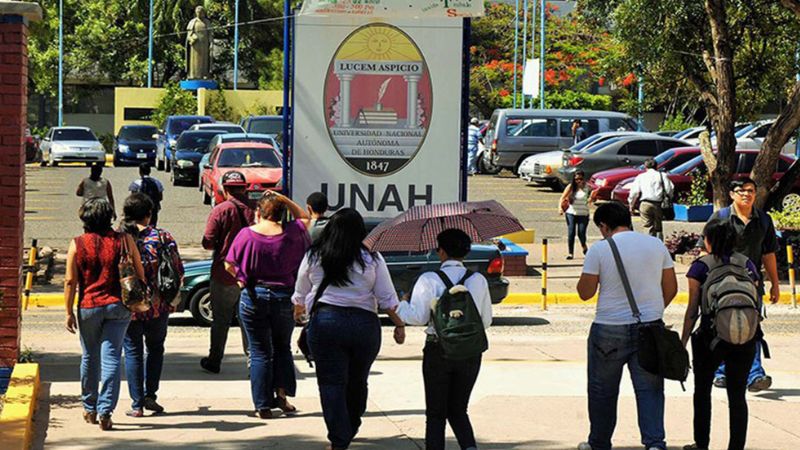 UNAH atribuye a factores económicos la baja matrícula de estudiantes