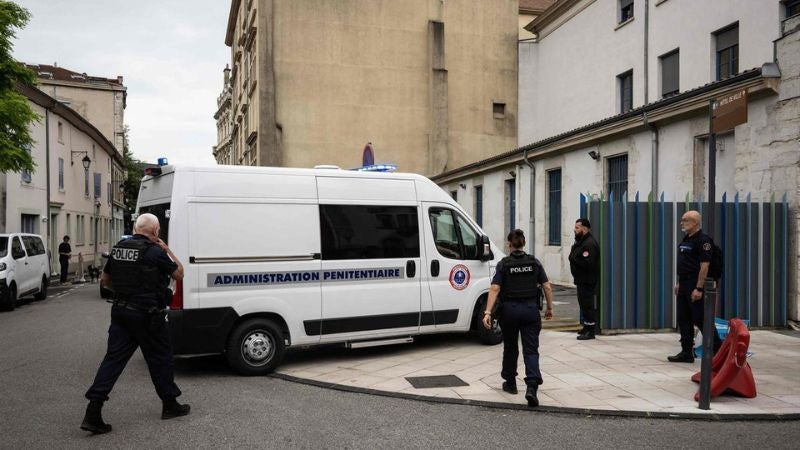 Policía de París descubre cadáveres de 3 niños tras la confesión de su padre
