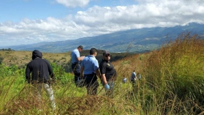 Encuentra a mujer muerta en la cerro grande