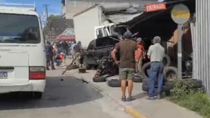 accidente en bulevar FFAA