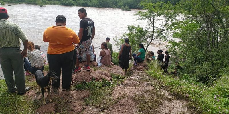 Joven es arrastrado por corriente en río de Orocuina, cuando buscaba leña