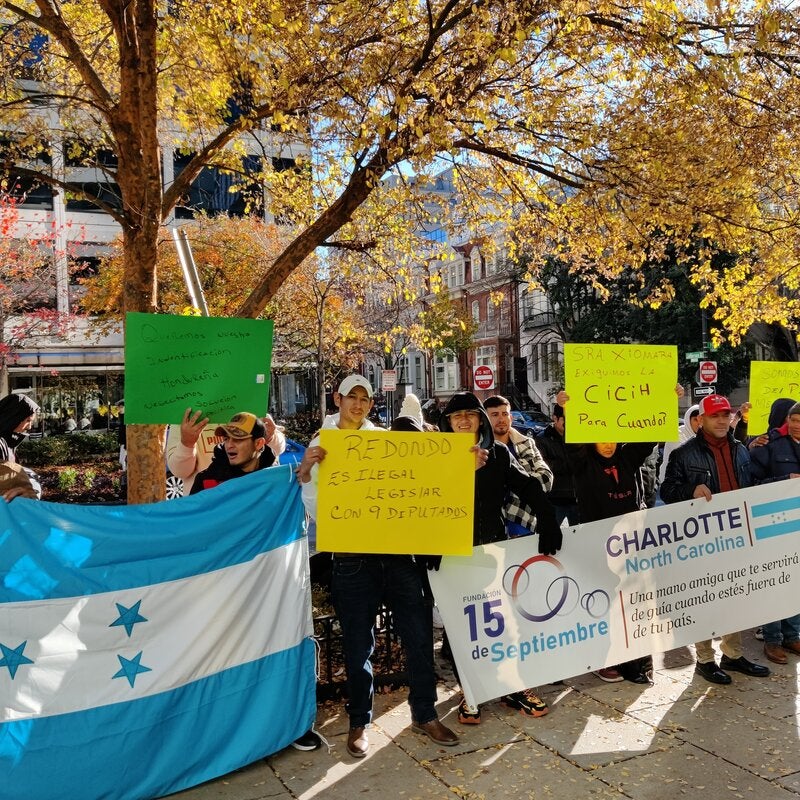 hondureños protestan en Washington 