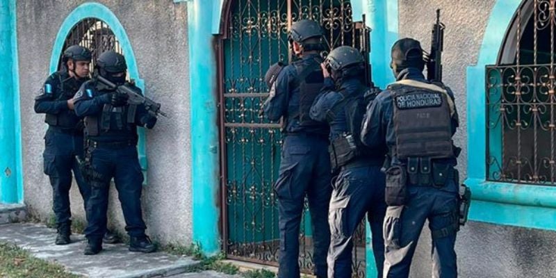 Policía Nacional ejecuta allanamientos para capturar a exfuncionarios de JOH