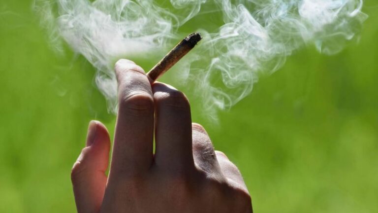 Fumar marihuana aumenta problemas cardíacos