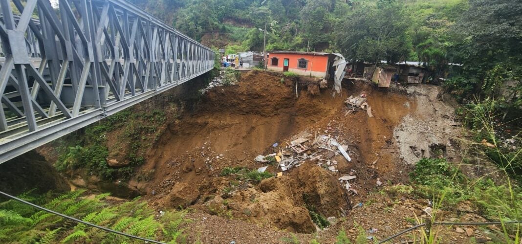 Cierran puente entre Ocotepeque y Guatemala por derrumbe