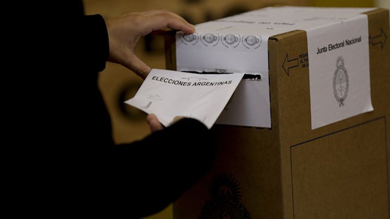 Argentina se moviliza para elegir a su nuevo presidente