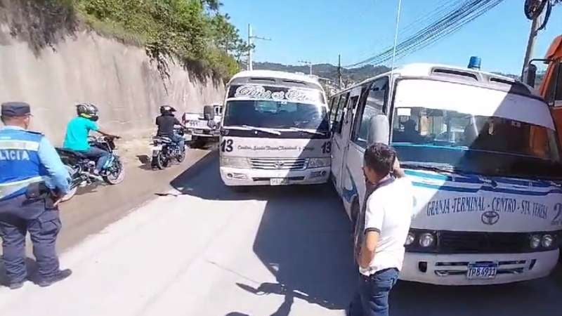 Buses chocan en Santa Rosa de Copán