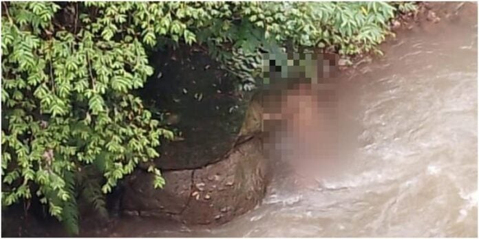 mujer se lanza a río