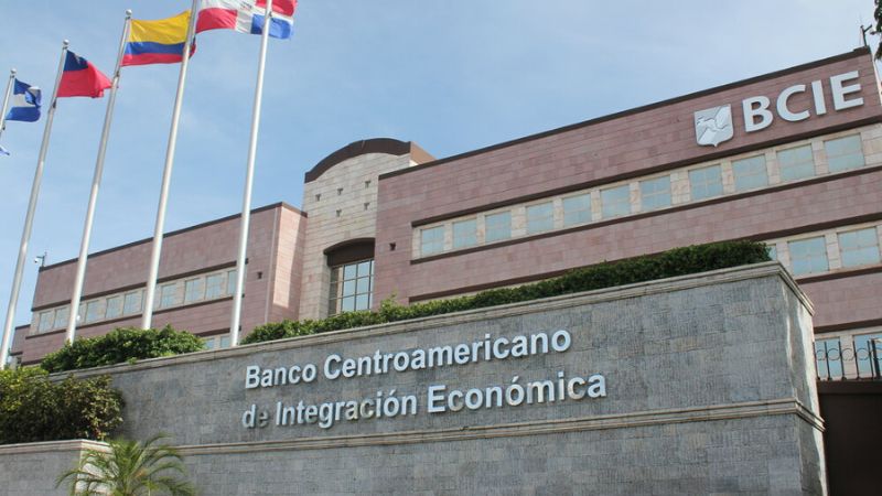 BCIE y Honduras formalizan 3 convenios de financiamiento de desarrollo