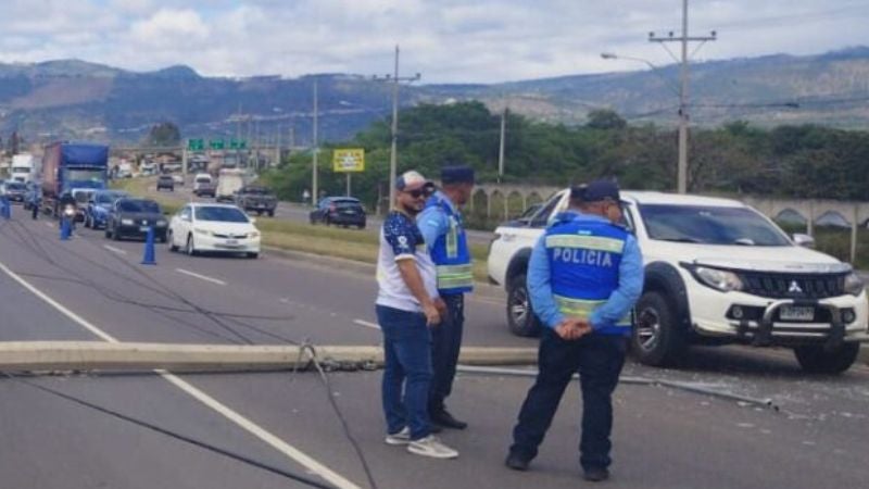 Un conductor resulta herido al estrellarse con un poste en el Valle de Amarateca