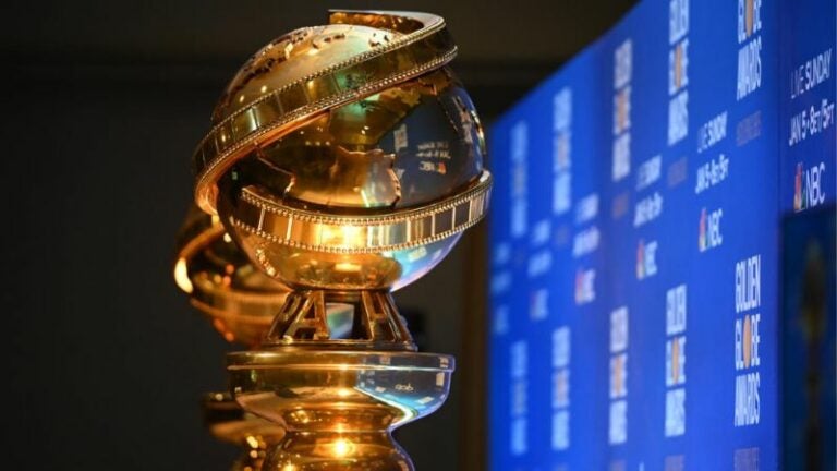 Entre renovación y críticas, los Globos de Oro revelarán sus nominaciones