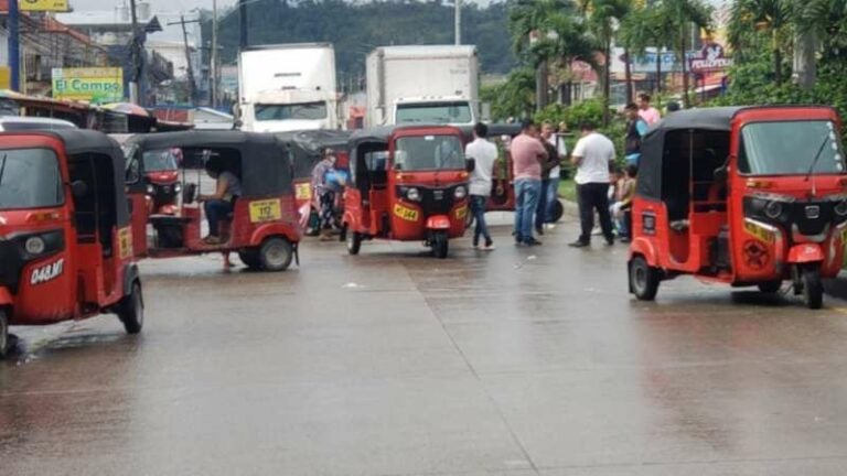 Mototaxistas protestan en Copán