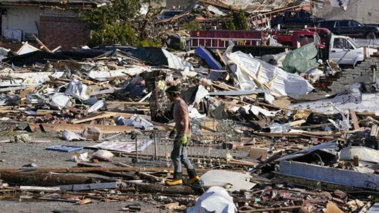 Bebé sobrevive a tornado