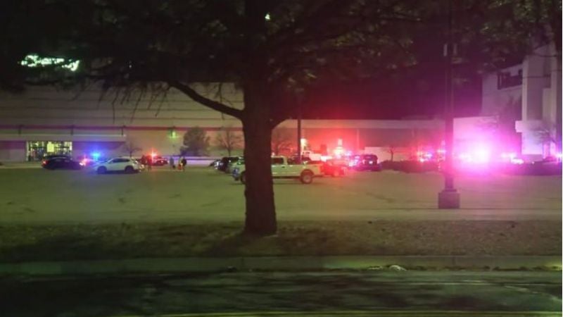 Un muerto y tres heridos por tiroteo en un centro comercial de Colorado