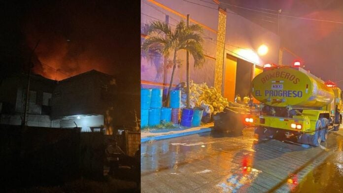 Incendio en fabrica de muebles de El Progreso