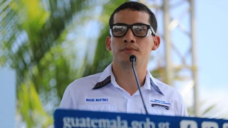 Por corrupción sancionan a funcionario cercano al presidente de Guatemala