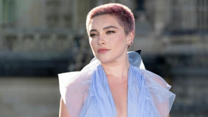 golpean a Florence Pugh