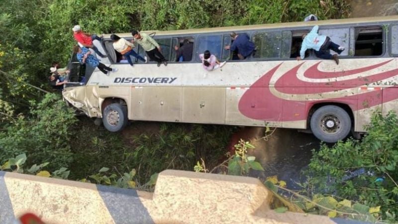 Accidente de bus en carretera a Olancho