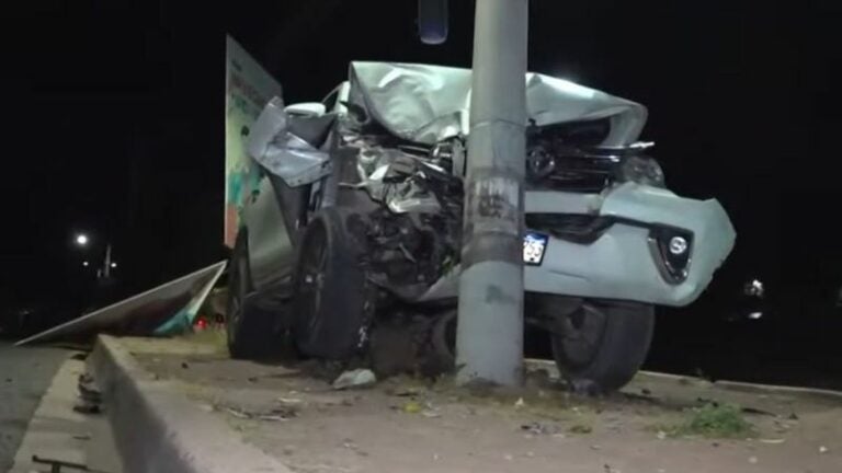 policía huye tras chocar