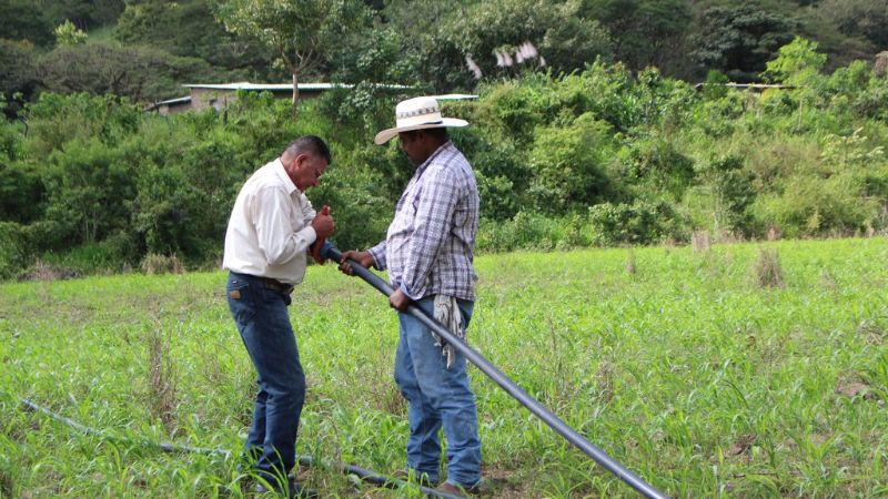 Inician proyectos alternativos de riego para mil productores del Valle de Jamastrán