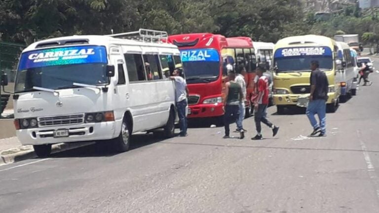 Pago de "aguinaldo" a extorsionadores mantiene acorralados a transportistas