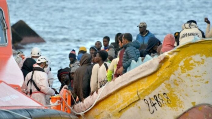 Mueren 61 migrantes en naufragio frente a las costas de Libia