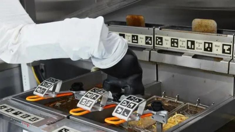 En 2024 inaugurarán el primer restaurante del mundo con empleados robots